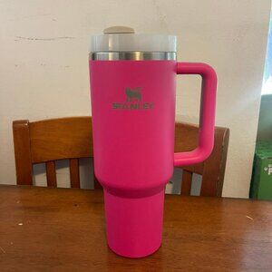 Stanley 40oz Quencher bottle in Hot Pink